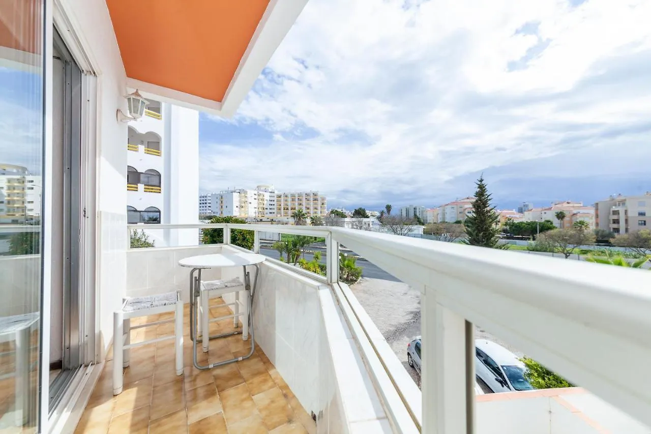 Vaumar Holiday Rentals - Beach & Pool Portimao Portugal