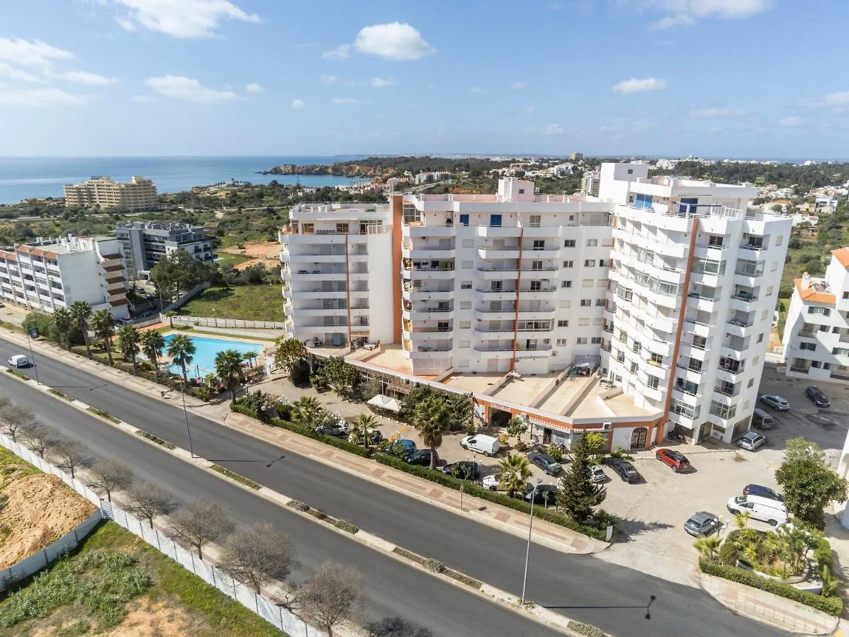 Vaumar Holiday Rentals - Beach & Pool Portimao Apartment